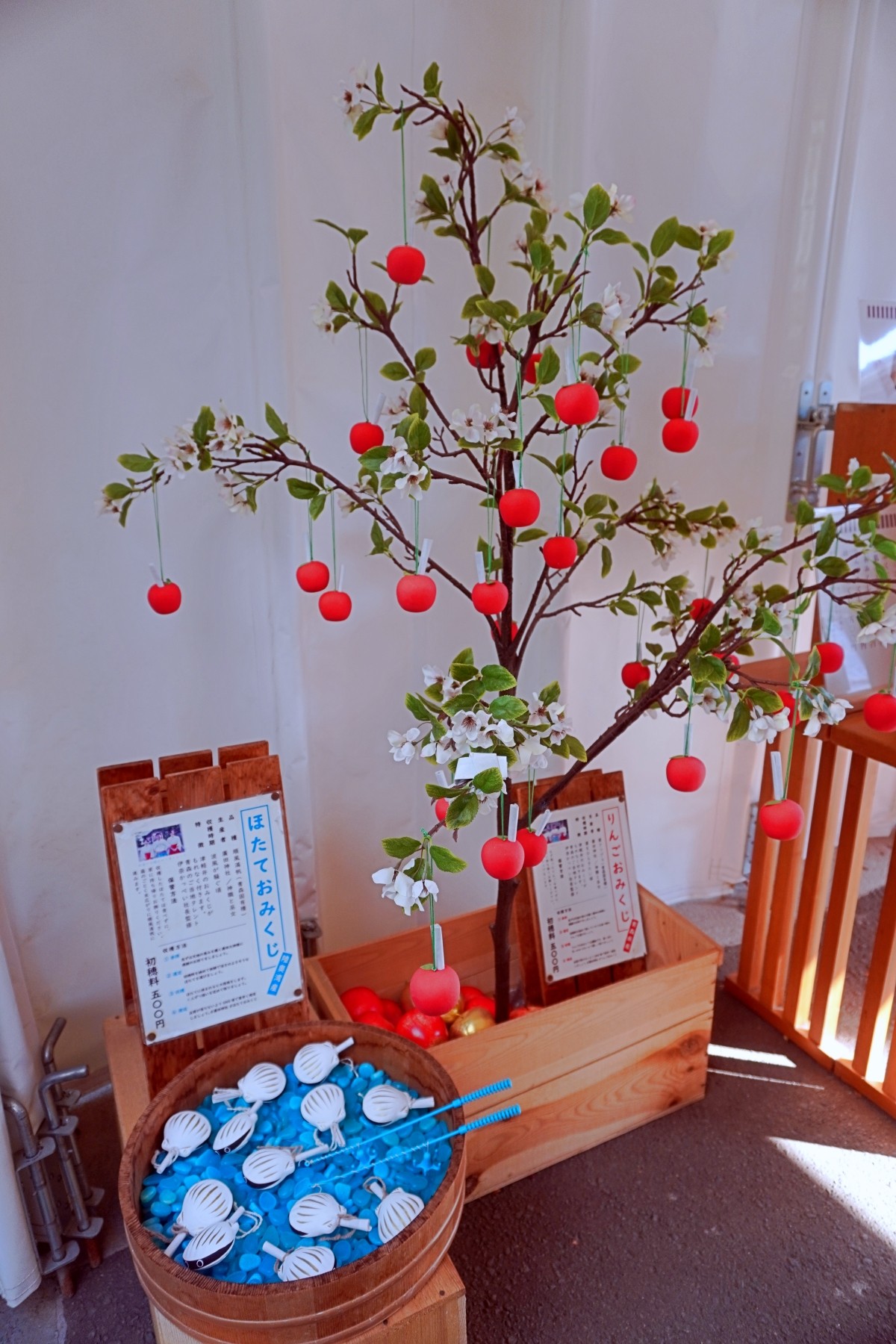 โอมิคุจิสำเนียงสึการุ แอปเปิ้ล & หอยเชลล์ 500 เยน (ศาลเจ้าฮิโรซากิ / จังหวัดอาโอโมริ)