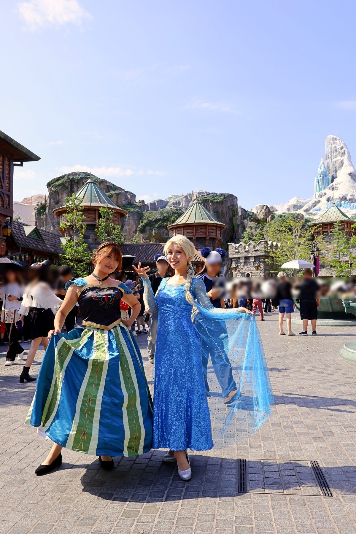 Guest Dressed as Anna and Elsa from Frozen