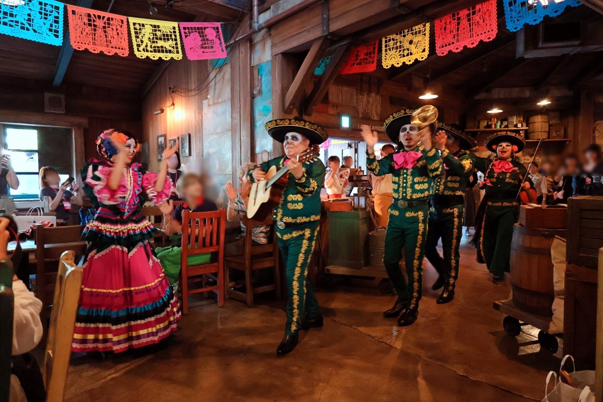 Atmosphere Entertainment Around Puente Buena Vista