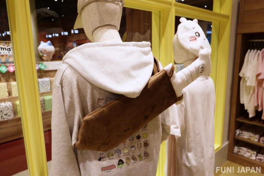 กระเป๋าสะพายไหล่สไตล์ดาบของ Otter จาก Chiikawa Park