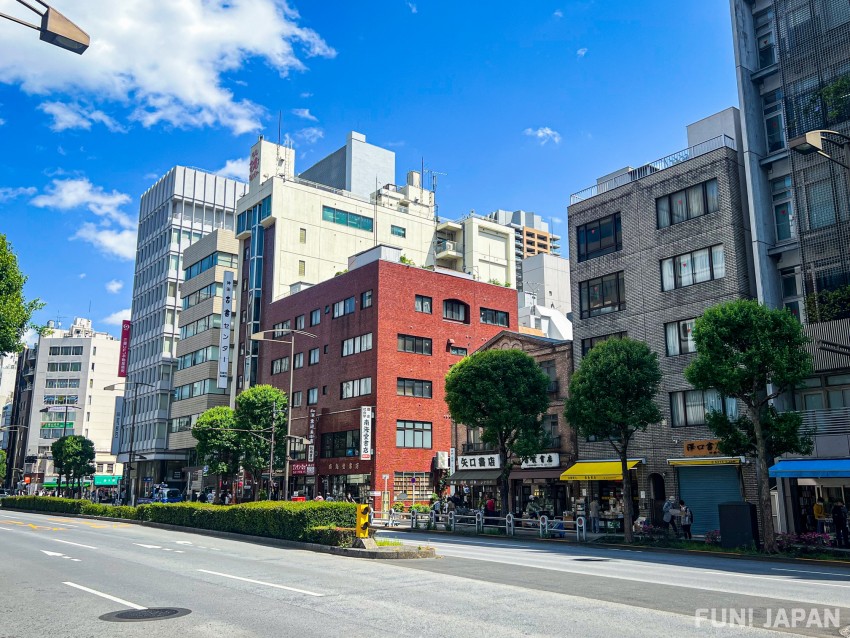 If you want to a tour on second-hand bookstores, then this is the first place to go! The world's largest book town - Jinbocho (Chiyoda Ward)