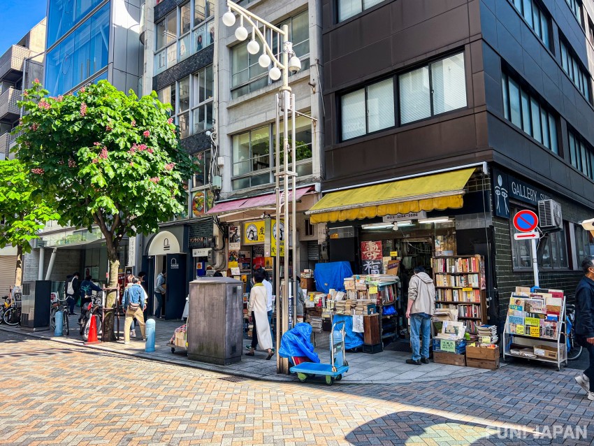 If you want to a tour on second-hand bookstores, then this is the first place to go! The world's largest book town - Jinbocho (Chiyoda Ward)