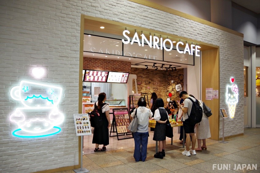 イートイン・テイクアウトとも可能な「SANRIO CAFE 池袋店」