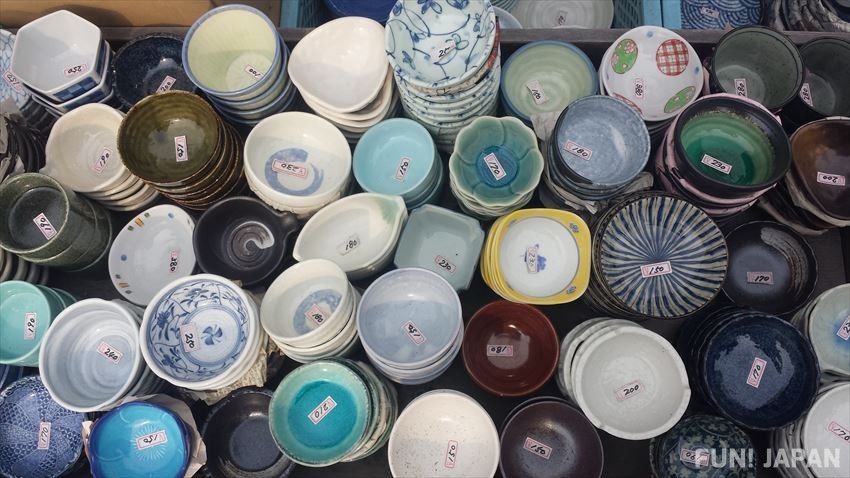 With pottery gathered from all over Japan, Kappabashi is a must for those who like bowls and want to buy them here!
