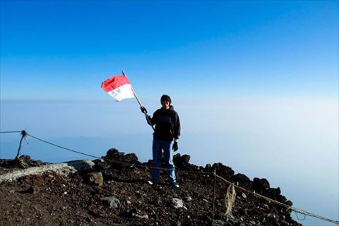 【Greetings】 Happy Independence Day! Merah Putih on the top of Mt. Fuji ...