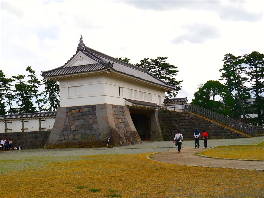 20141210-24-01-shiro-castle-samurai-yoroi