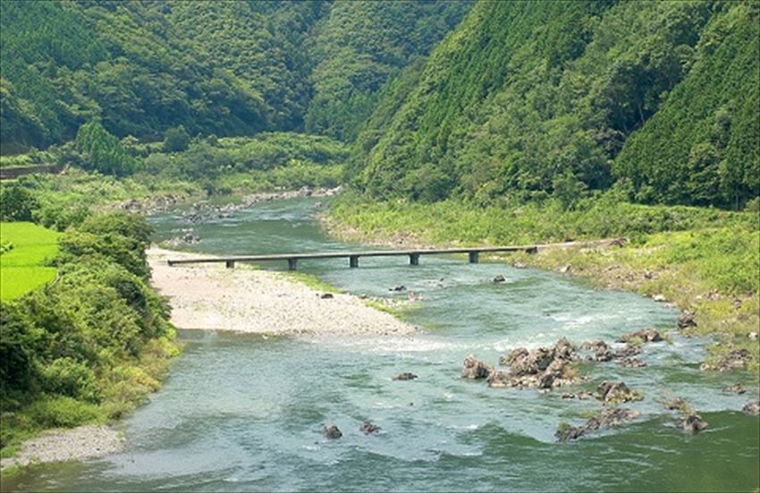 20141220-17-03-kochi-shikoku-river