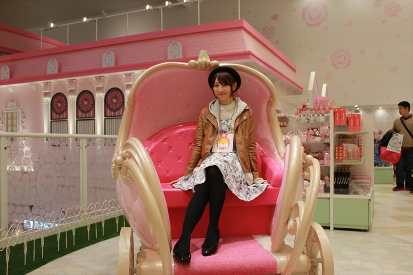 20150528-14-03-Hello-Kitty-Sanrio-Puroland