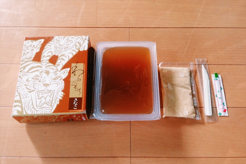 20150715-09-02-Warabimochi-Japan-traditionally