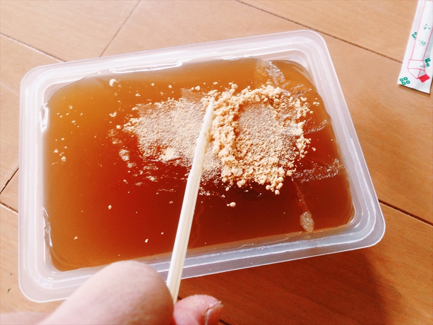 20150715-09-05-Warabimochi-Japan-traditionally