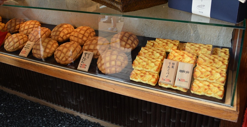 20150721-09-04-Asakusa-Kagetsudo-melonbread