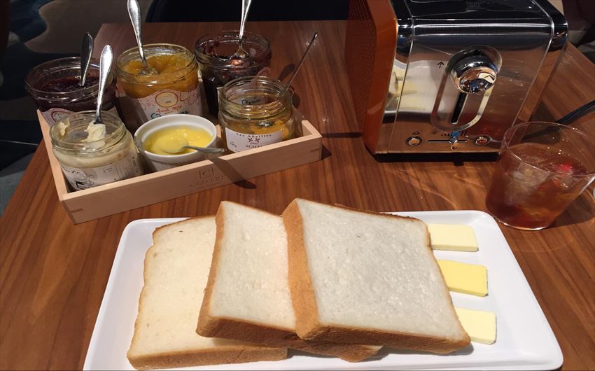 Choose your own toaster at the specialty toast restaurant in Tokyo