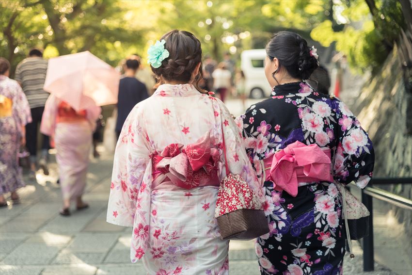 浴衣去哪裡買 怎麼穿 讓我們來瞭解一下日本傳統和服或浴衣吧