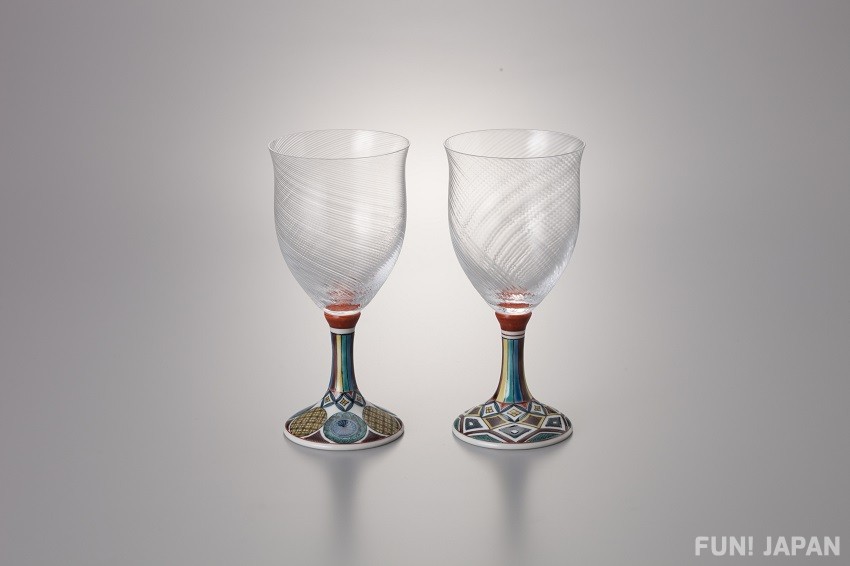 Kutani-monyo Pair Wine Glasses (Large) - A Step Above Your Average Wine Glasses