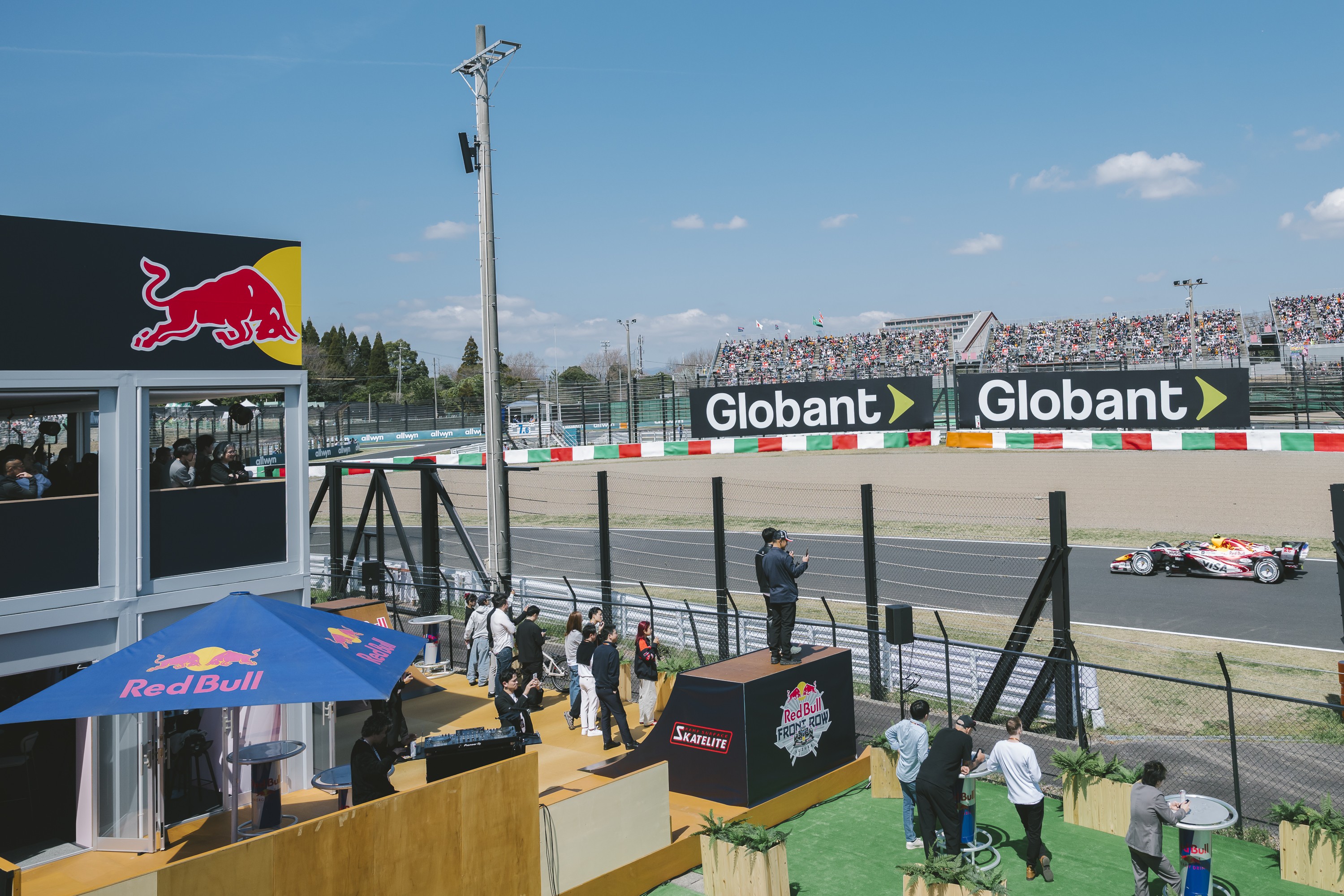 Pemandangan dari Red Bull Front Row