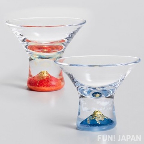 玻璃杯中的富士山披著雪一般的金箔！「富士雲海 冷酒玻璃對杯」（藍色及紅色）【1204-02】