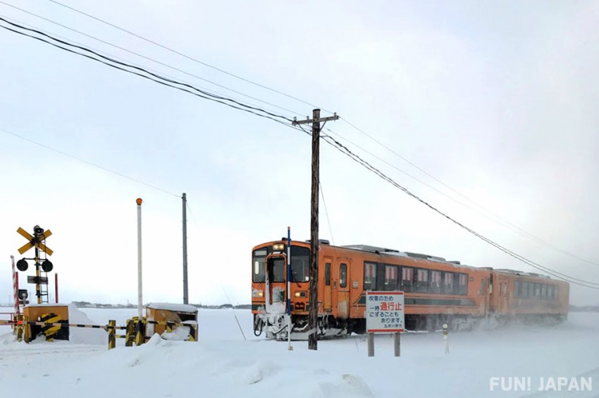 Winter trip on the Tsugaru Railway Stove Train