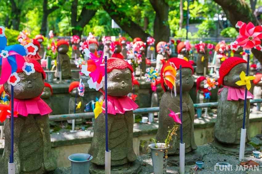 Những bức tượng địa tạng tại chùa Zojoji