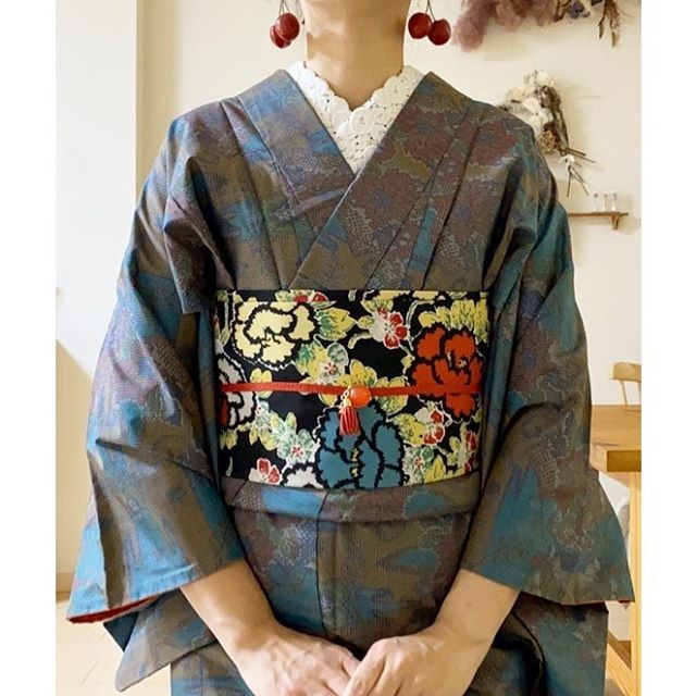 Pakaian tradisional jepang seperti kimono