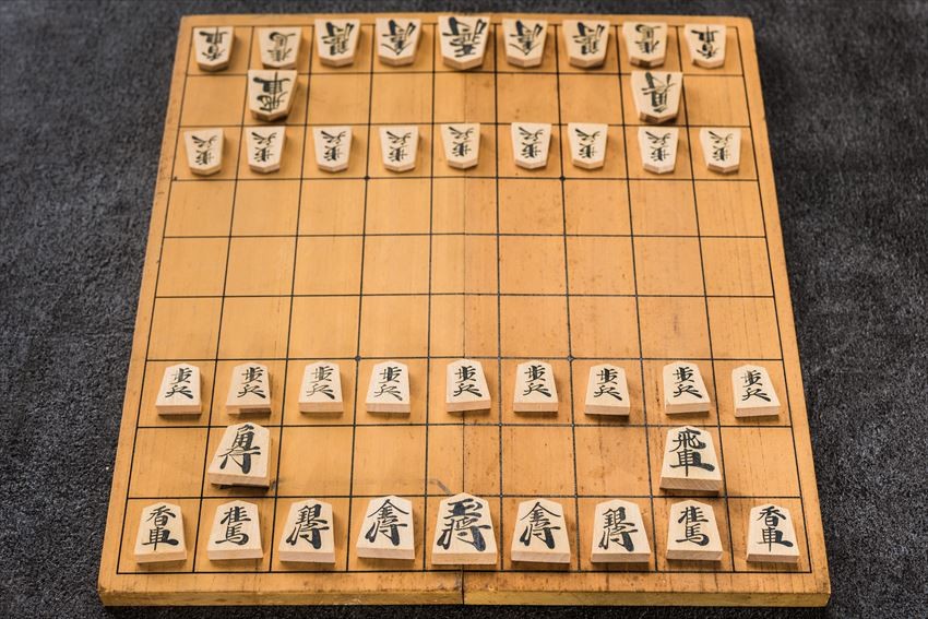 Lịch sử của cờ Shogi rất đa dạng và thú vị. Ít ai biết rằng trò chơi này đã được chơi từ xa xưa và có nhiều sự thay đổi trong suốt quá trình phát triển. Hãy tìm hiểu thêm về lịch sử cờ Shogi.