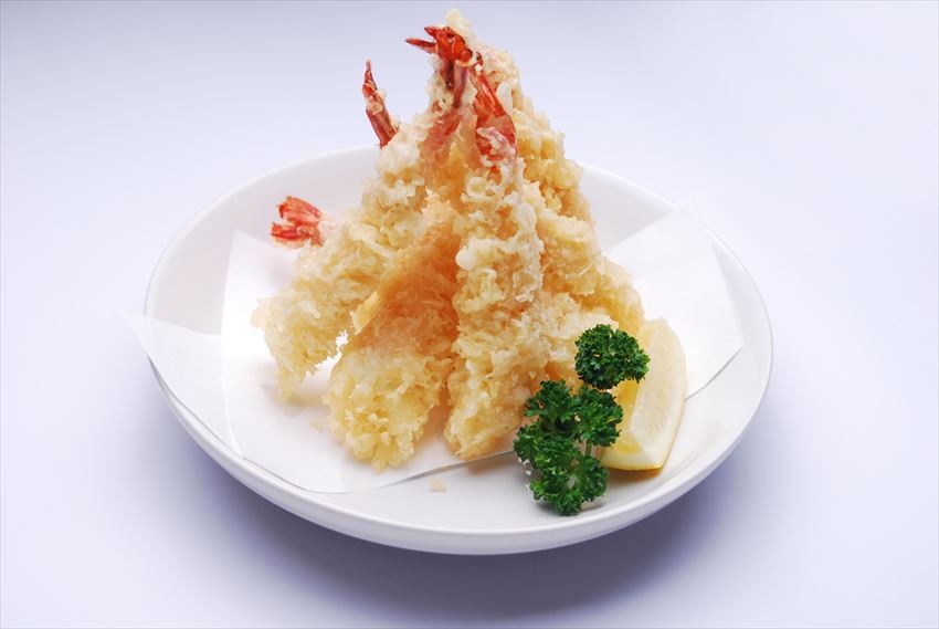 Ketika menyebut tempura, sepintas kita langsung membayangkan “Tempura Udang” yang sangat-sangat populer!