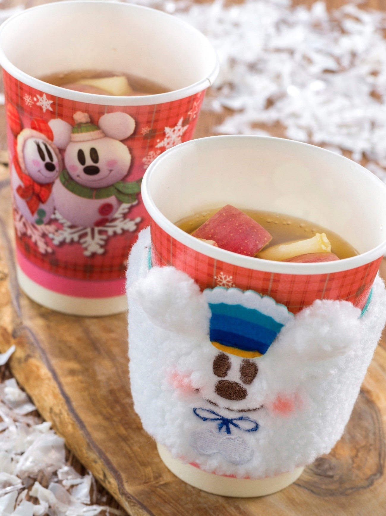 Những món ăn đi kèm với quà lưu niệm có hình Duffy và những người bạn (Tokyo DisneySea®)