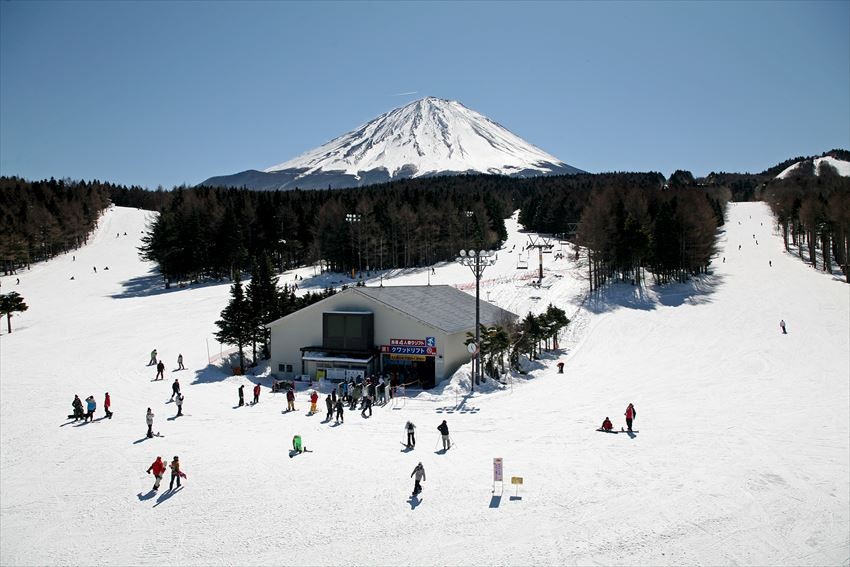 富士天滑雪場：富士山山腳下一個滑雪度假村