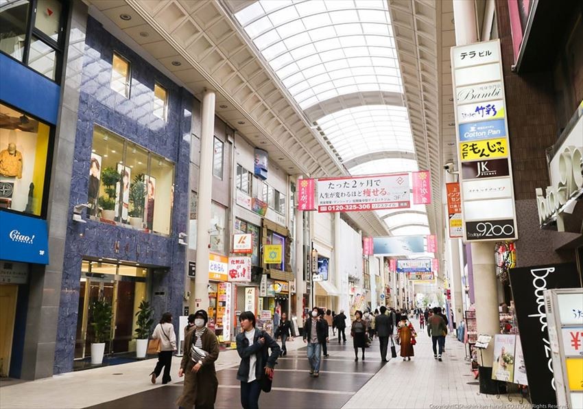 熊本代表性嘅、深受年輕人歡迎嘅拱廊式商店街「下通商店街」