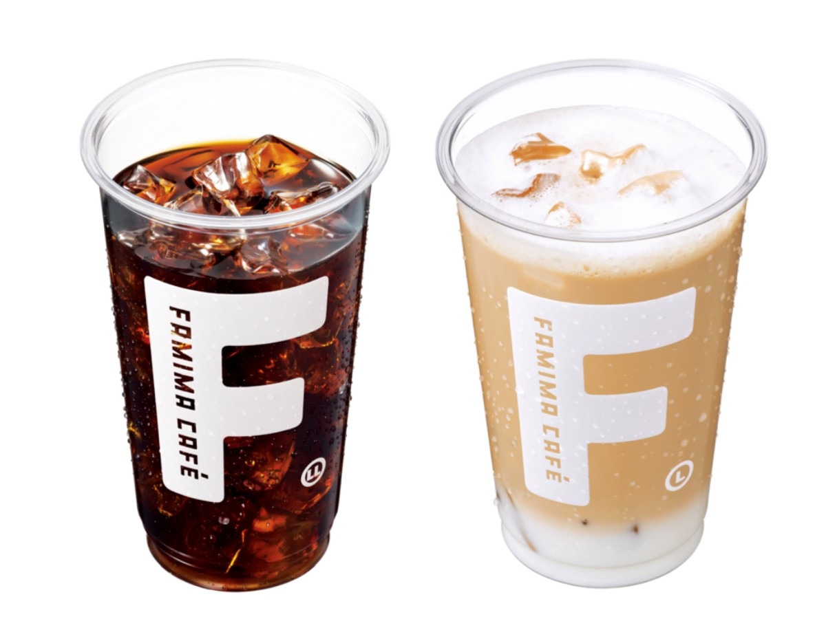 Left: Iced Coffee LL (405 yen)  Right: Iced Café Latte LL (430 yen)
