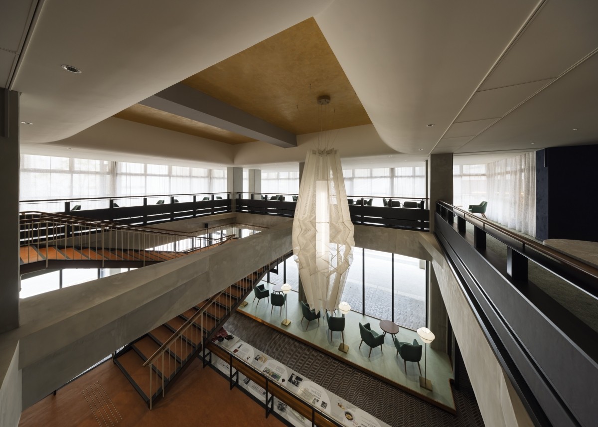 Grand Staircase ที่ OMO7 Yokohama by Hoshino Resorts