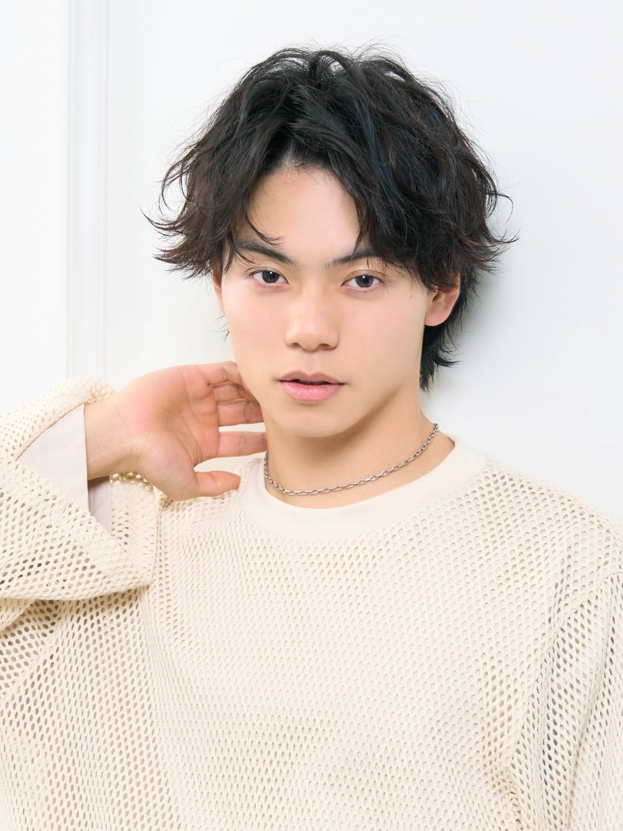 Loose Silhouette × Center Part