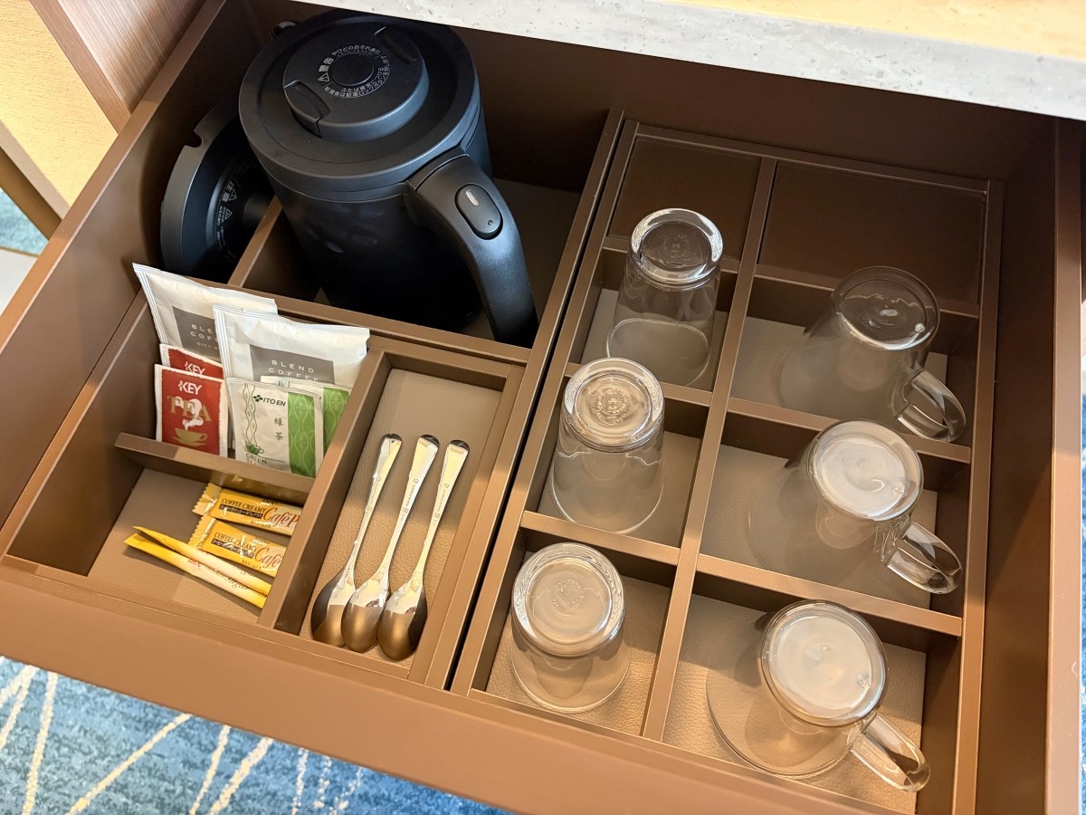 Okinawa Harborview Hotel Tableware and Electric Kettle