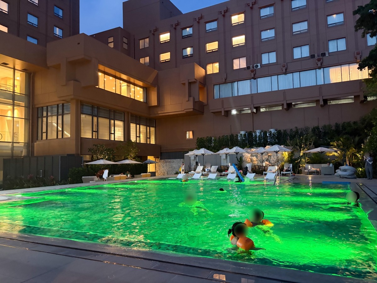 Okinawa Harborview Hotel Night Pool