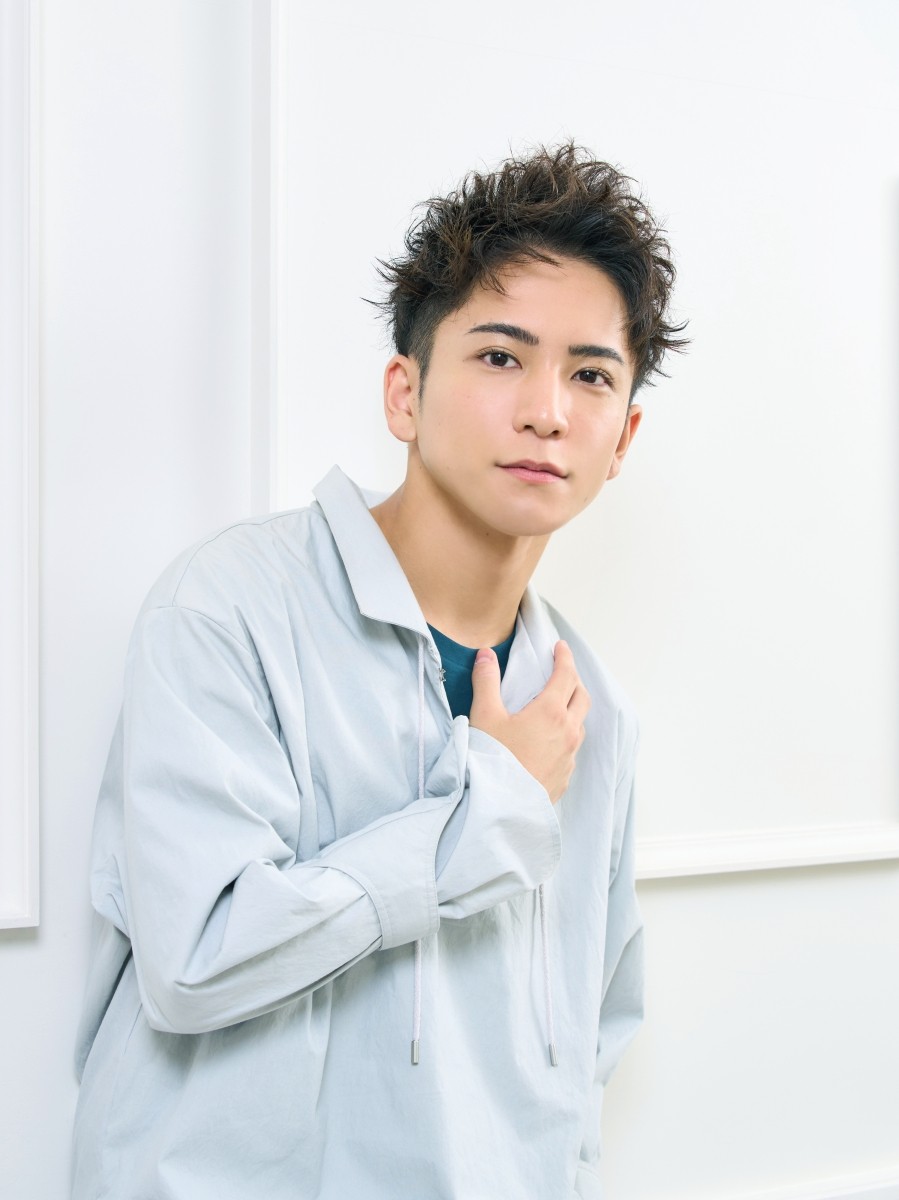 Tóc uốn xoắn × Ngắn tự nhiên