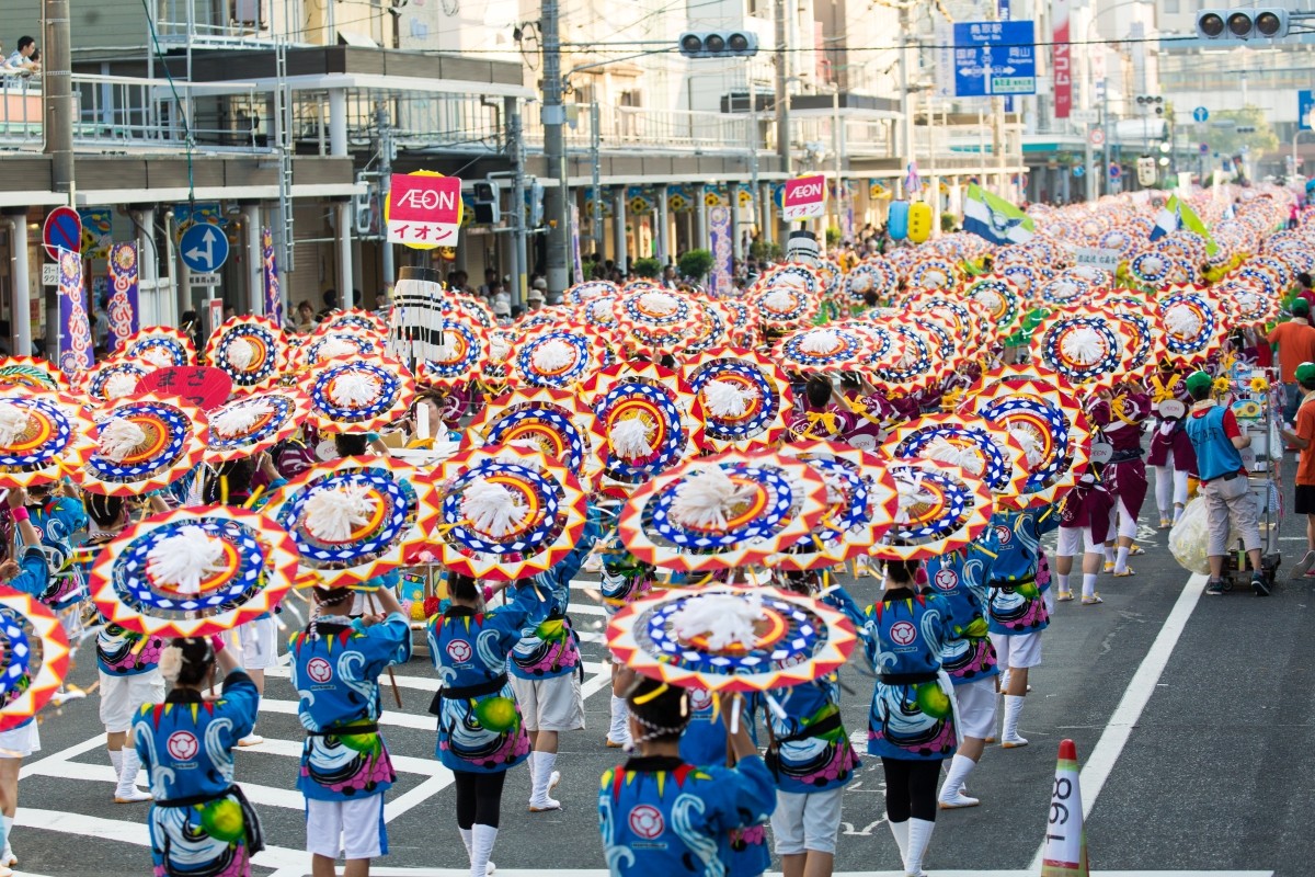 Tottori Shan-shan Festival umbrella dance