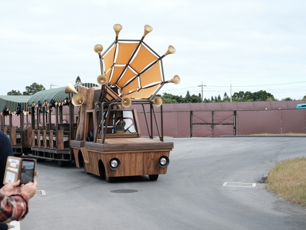 TAM TAM TRAM di dalam taman