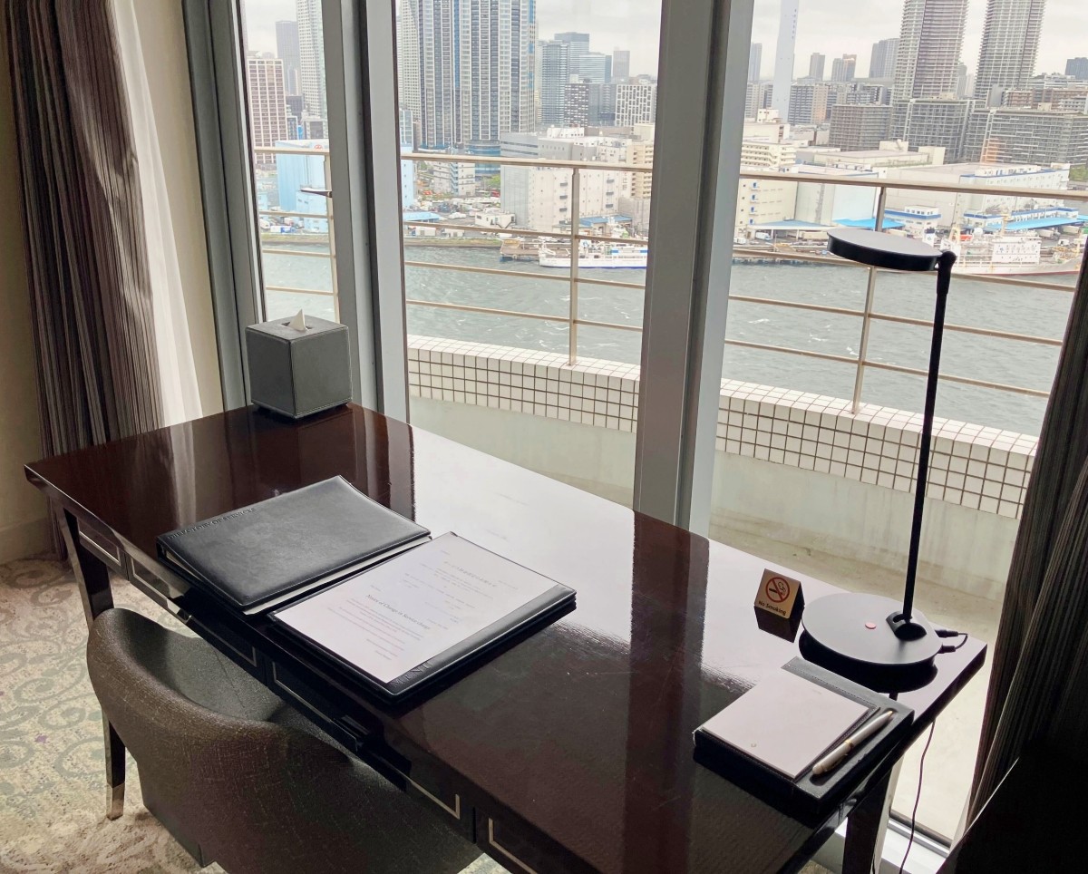 1 King Junior Suite River View Club Lounge Access
