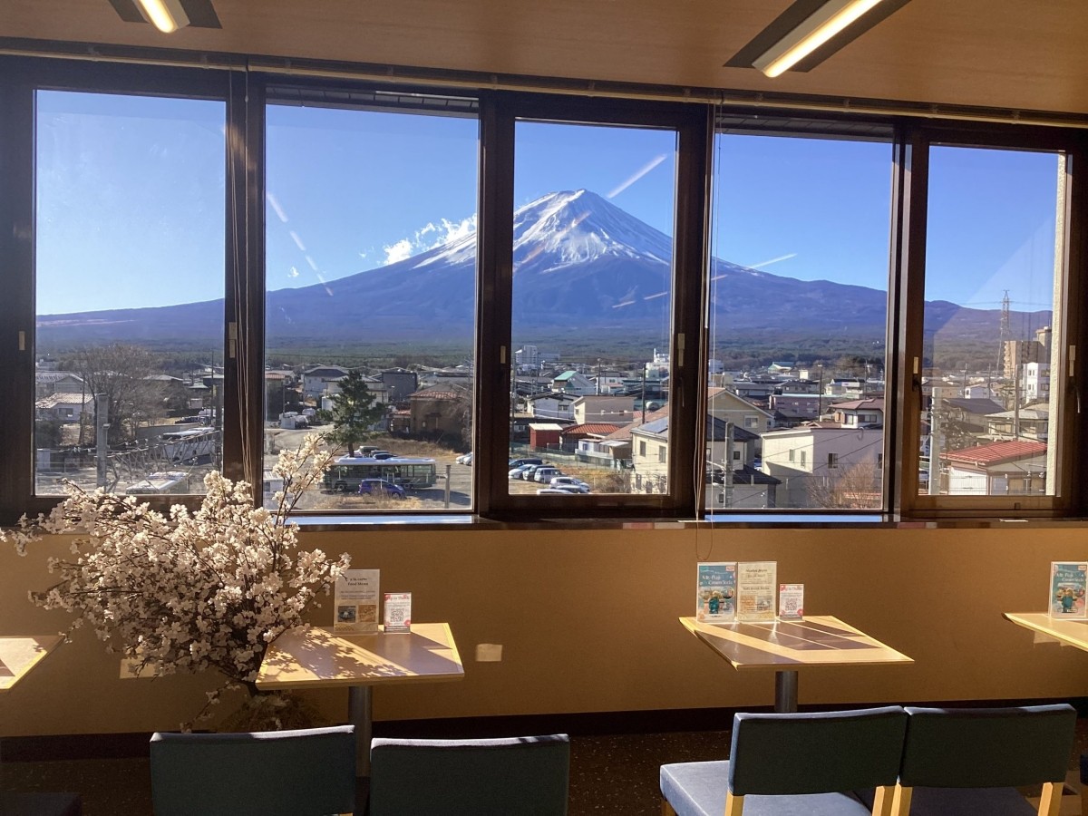 富士山景觀咖啡店內部