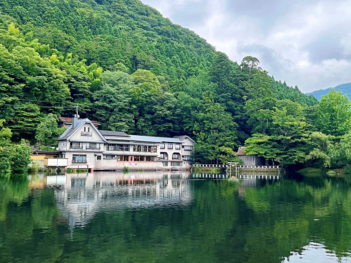 金鱗湖