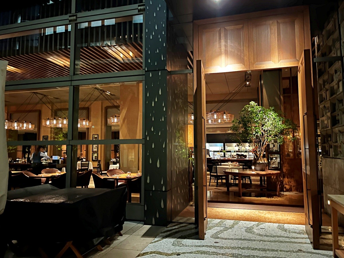 The steakhouse Oak Door