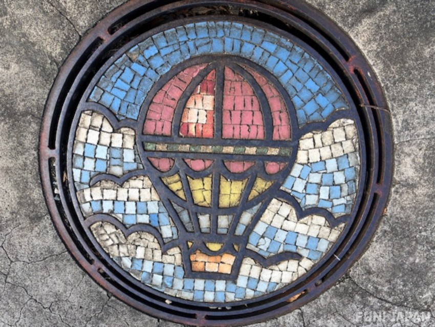 [Khu phố mua sắm Kawaguchi Ginza] Nắp cống nghệ thuật mosaic