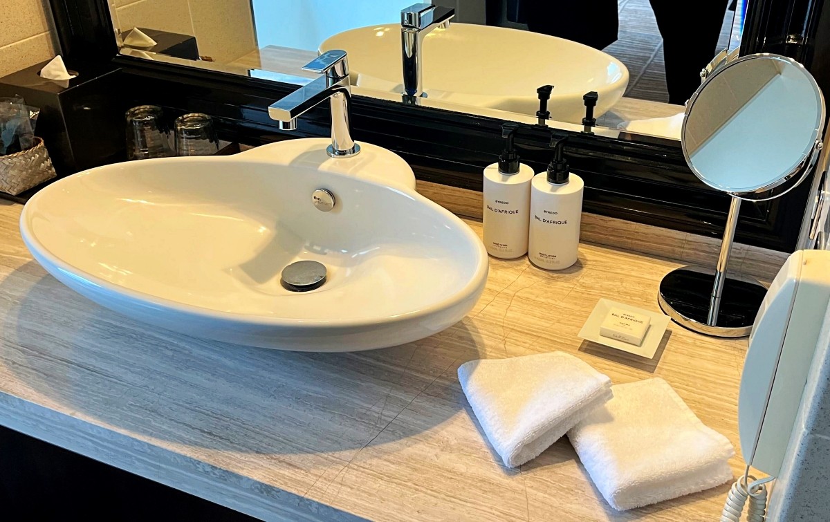 1 King Junior Suite River View Club Lounge Access