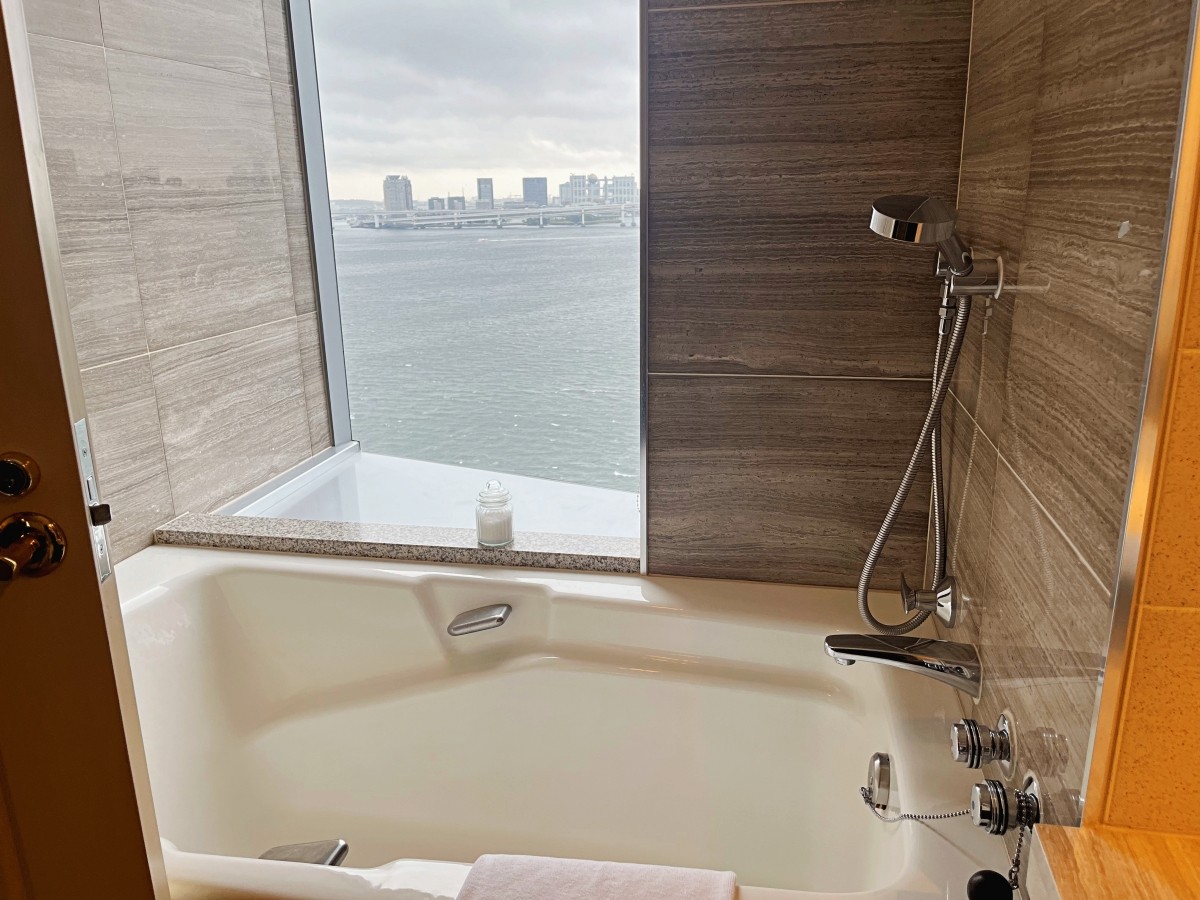 2 Single Premium Bay View Club Lounge Access