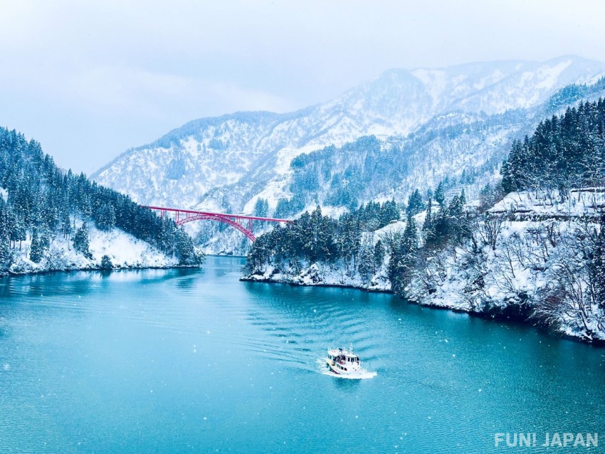 Shogawa Gorge Sightseeing Boat