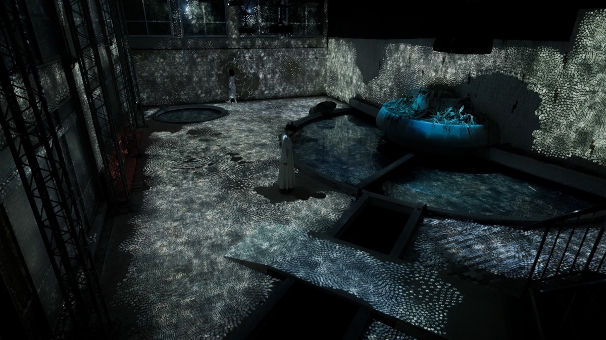 teamLab《Continuous Existence in the Bath House Ruins》©teamLab