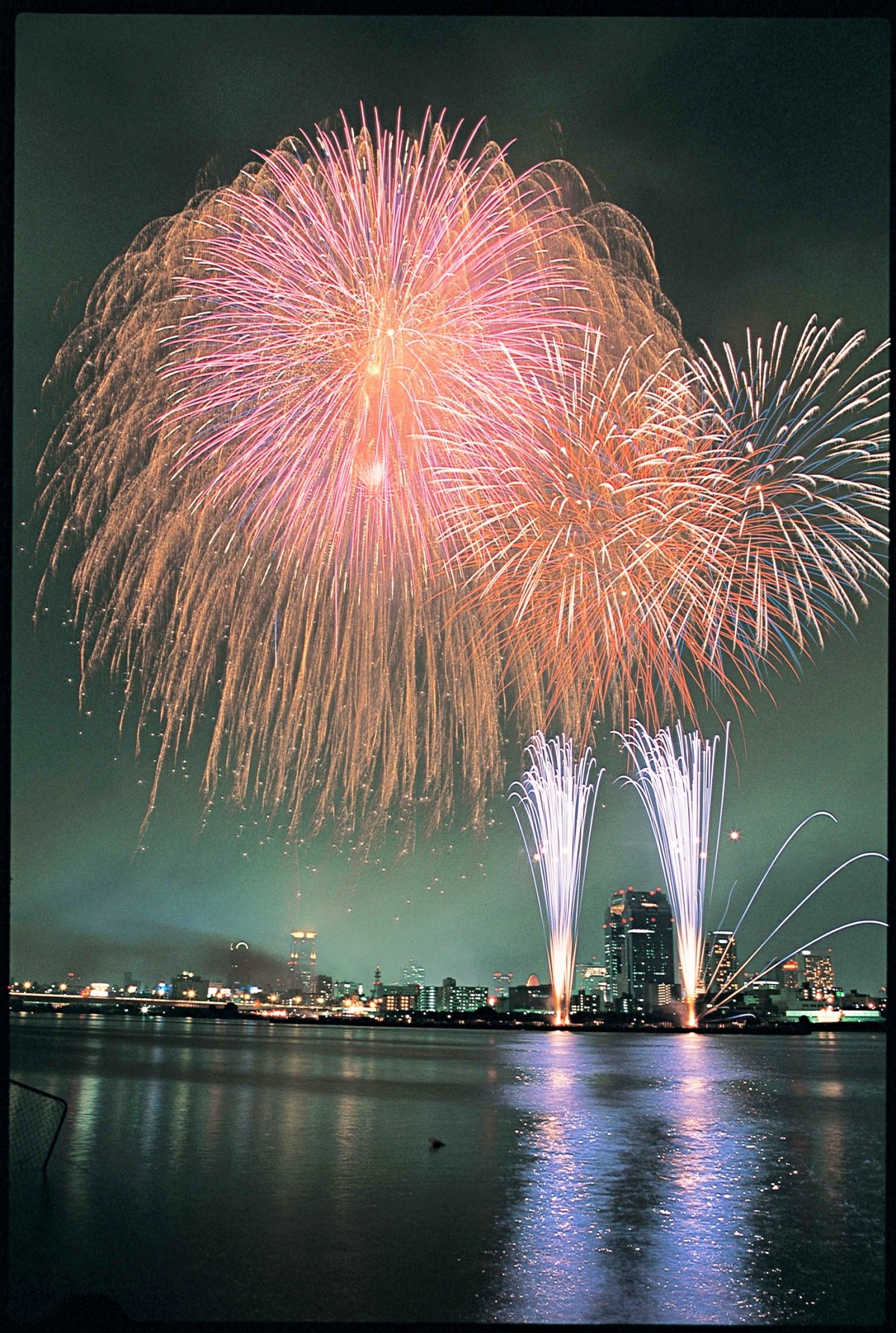 Naniwa Yodogawa Fireworks Festival