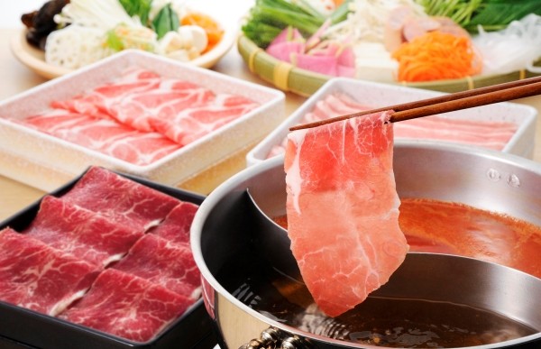 Buffet lẩu bò & heo: Học sinh tiểu học 1,099 yên / Trẻ chưa đi học