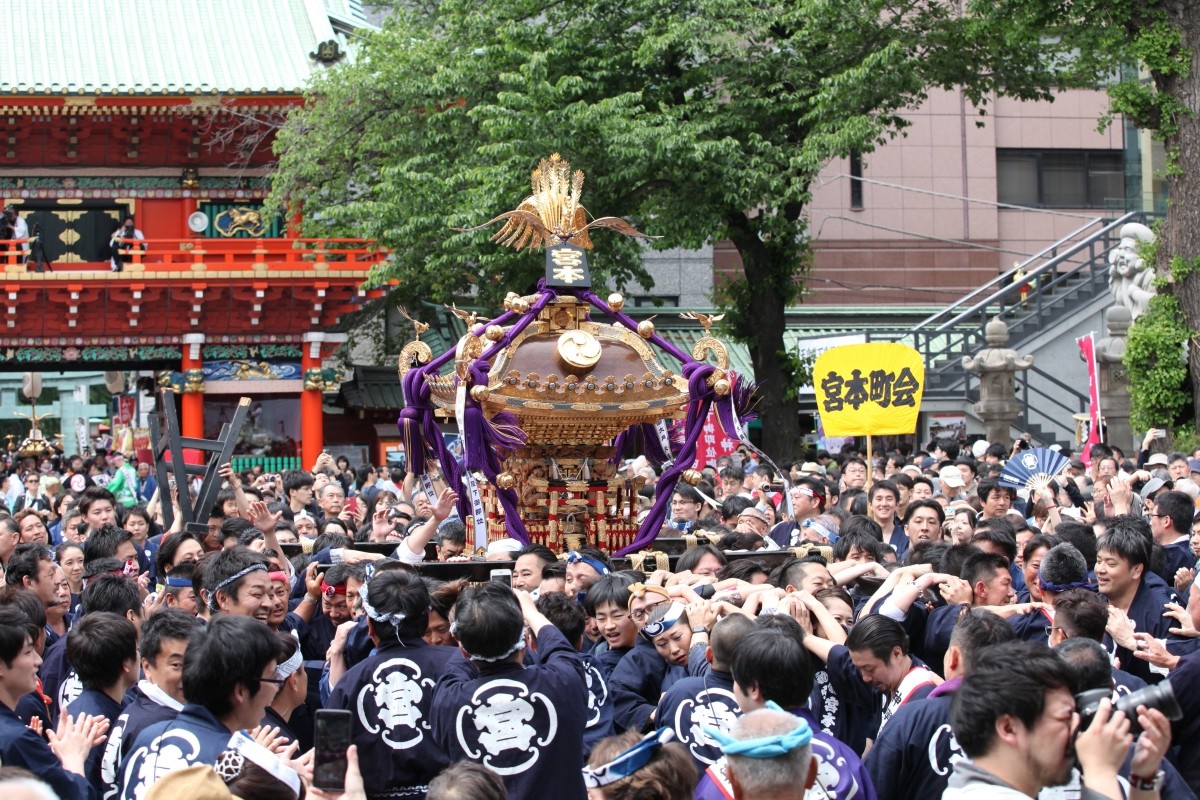 神田祭的神轎遊行