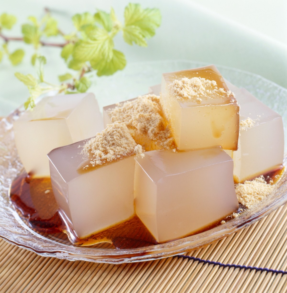 Kuzumochi, a summer sweet enjoyed with kuromitsu and kinako