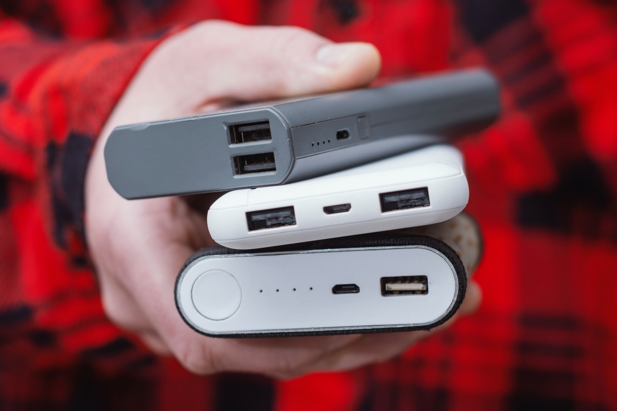 Power bank yang dijual di toko di Jepang